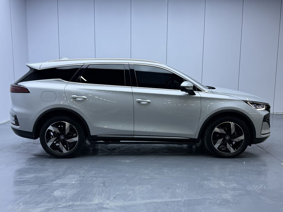 2024款 唐新能源 DM-i 荣耀版 112KM 尊贵型 多角度实拍
