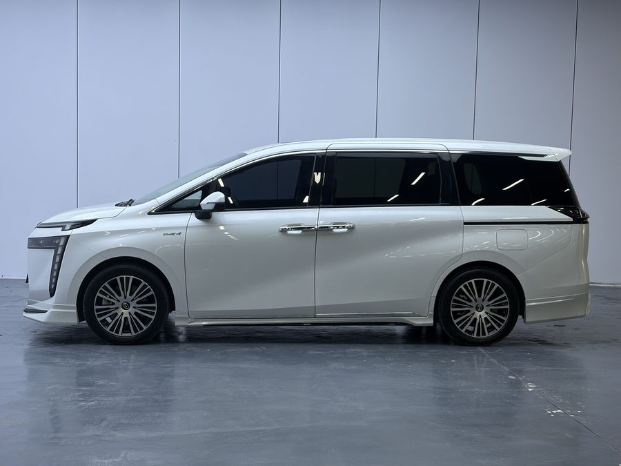 2025款 传祺E8新能源 150km PRO+ 多角度实拍