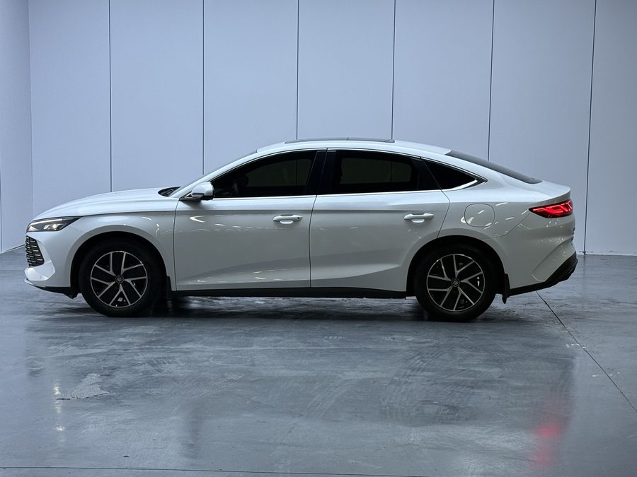 2024款 秦L DM-i 120KM超越型 多角度实拍