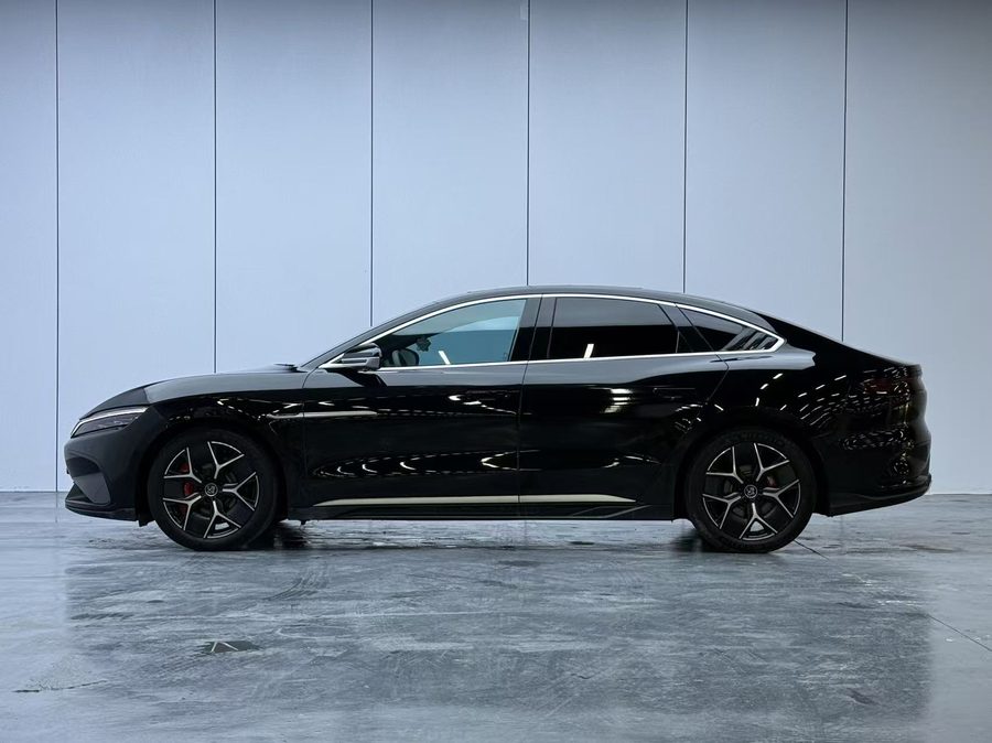 2024款 汉 EV 荣耀版 715KM前驱旗舰型 多角度实拍