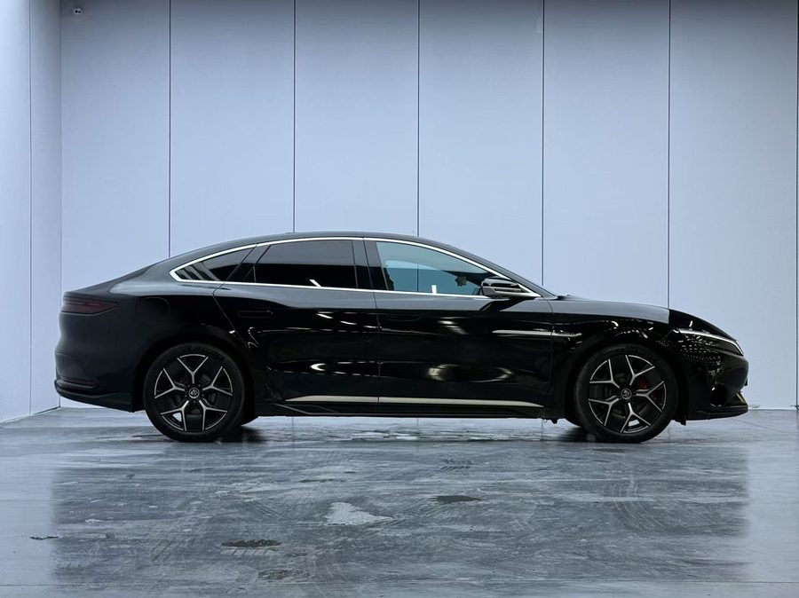 2024款 汉 EV 荣耀版 715KM前驱旗舰型 多角度实拍