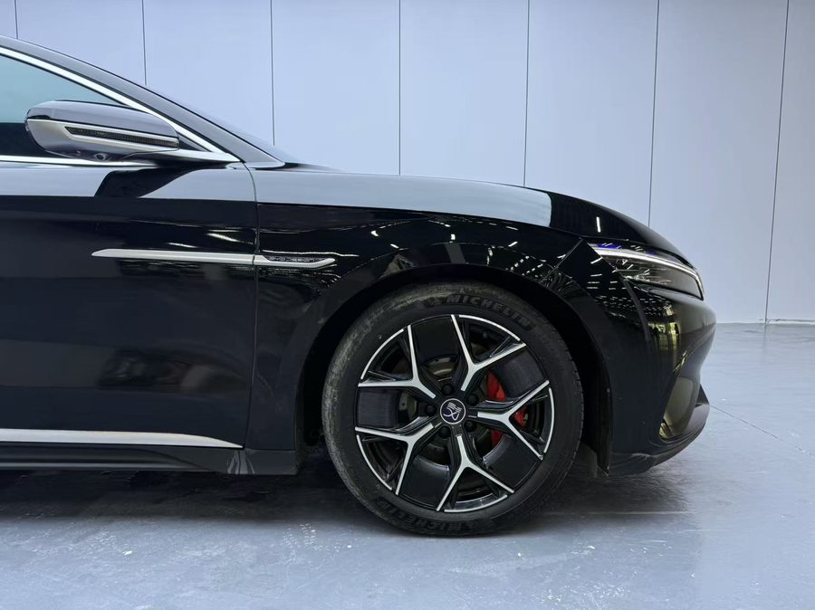 2024款 汉 EV 荣耀版 715KM前驱旗舰型 多角度实拍