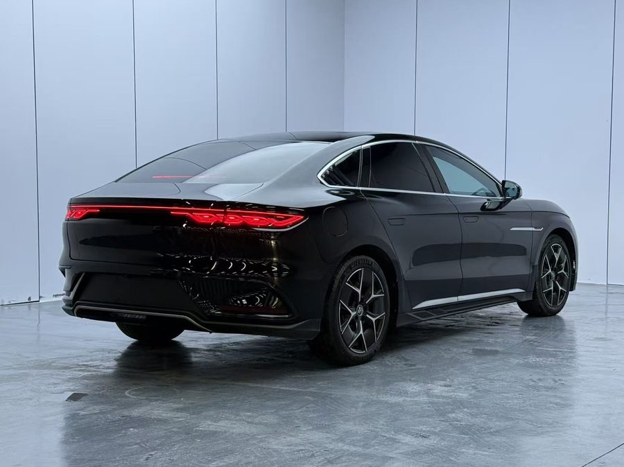 2024款 汉 EV 荣耀版 715KM前驱旗舰型 多角度实拍