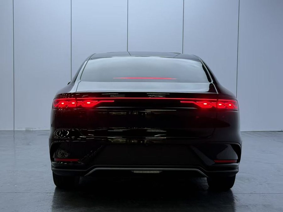 2024款 汉 EV 荣耀版 715KM前驱旗舰型 多角度实拍