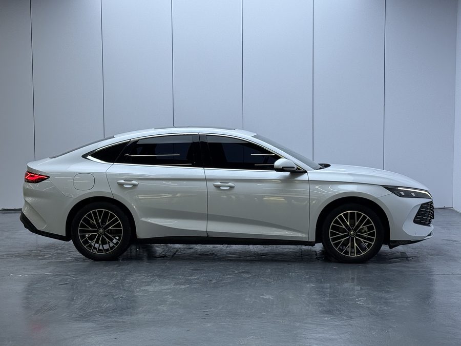 2024款 秦L DM-i 120KM卓越型 多角度实拍