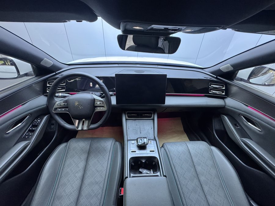 2024款 秦L DM-i 120KM卓越型 多角度实拍