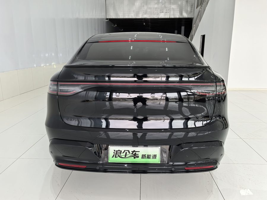 2026款 智界R7 增程 Max 多角度实拍