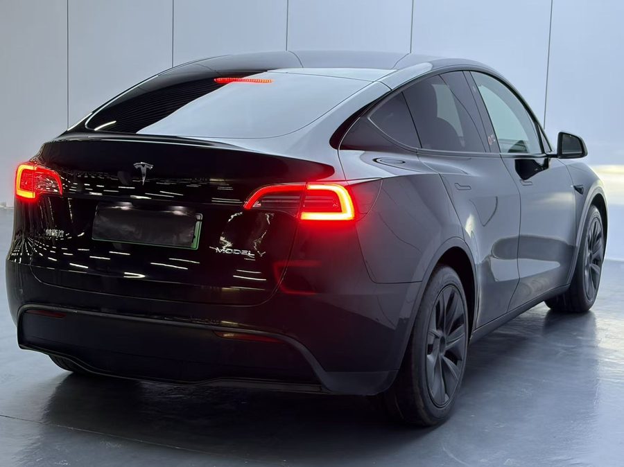2023款 Model Y 后轮驱动版 多角度实拍