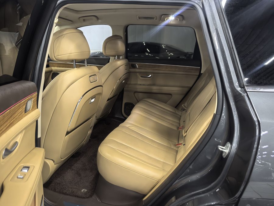 2024款 问界M7 1.5T 后驱Plus版 5座 多角度实拍