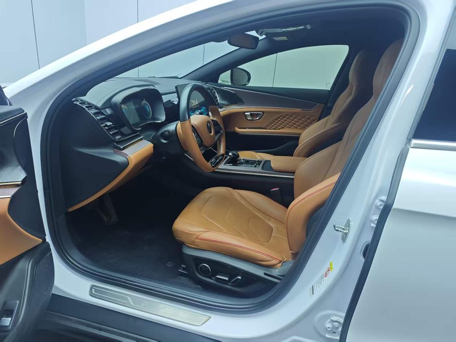 2022款 汉 EV 创世版 610KM四驱尊享型 多角度实拍