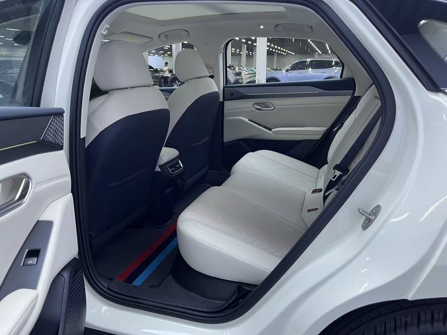 2025款 秦L EV 545卓越型 多角度实拍