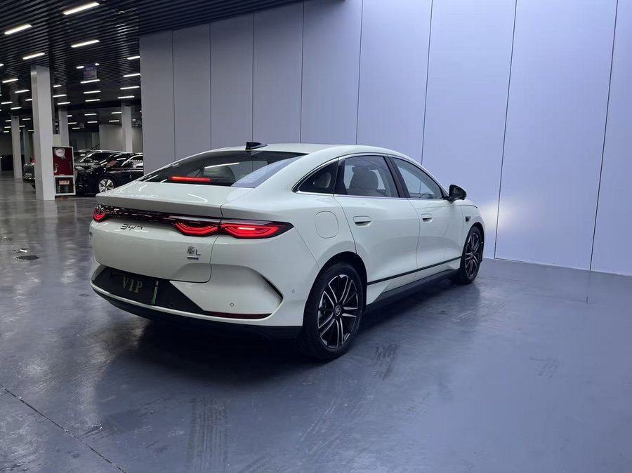 2025款 秦L EV 545卓越型 多角度实拍