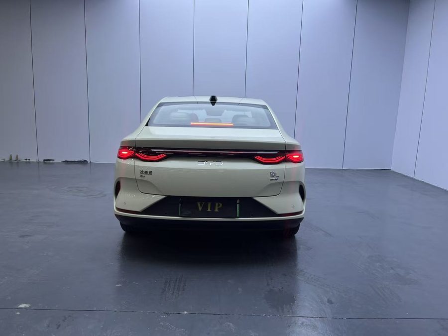 2025款 秦L EV 545卓越型 多角度实拍