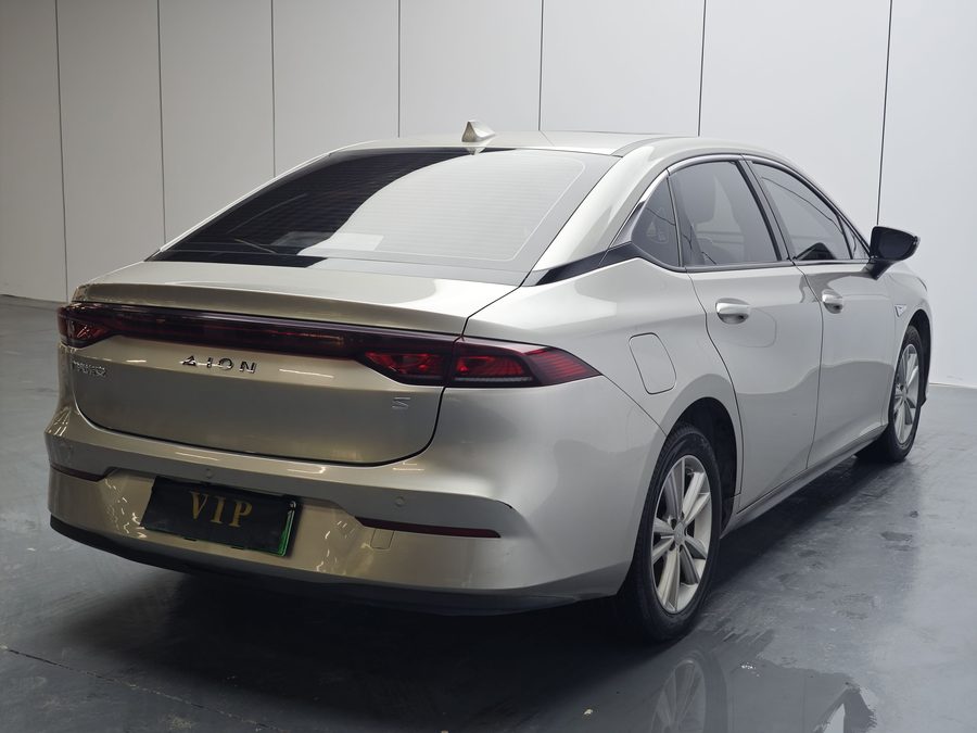 2022款 Aion S 魅 580 多角度实拍