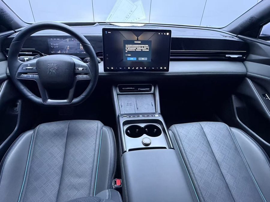 2025款 秦L EV 545卓越型 多角度实拍