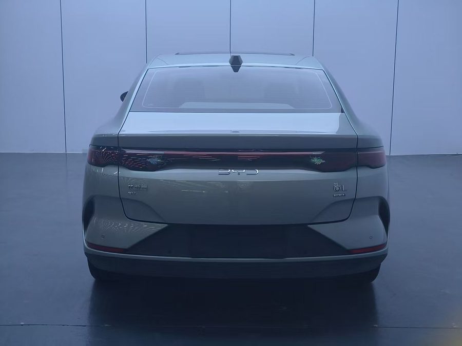 2025款 秦L EV 470KM领先型 多角度实拍