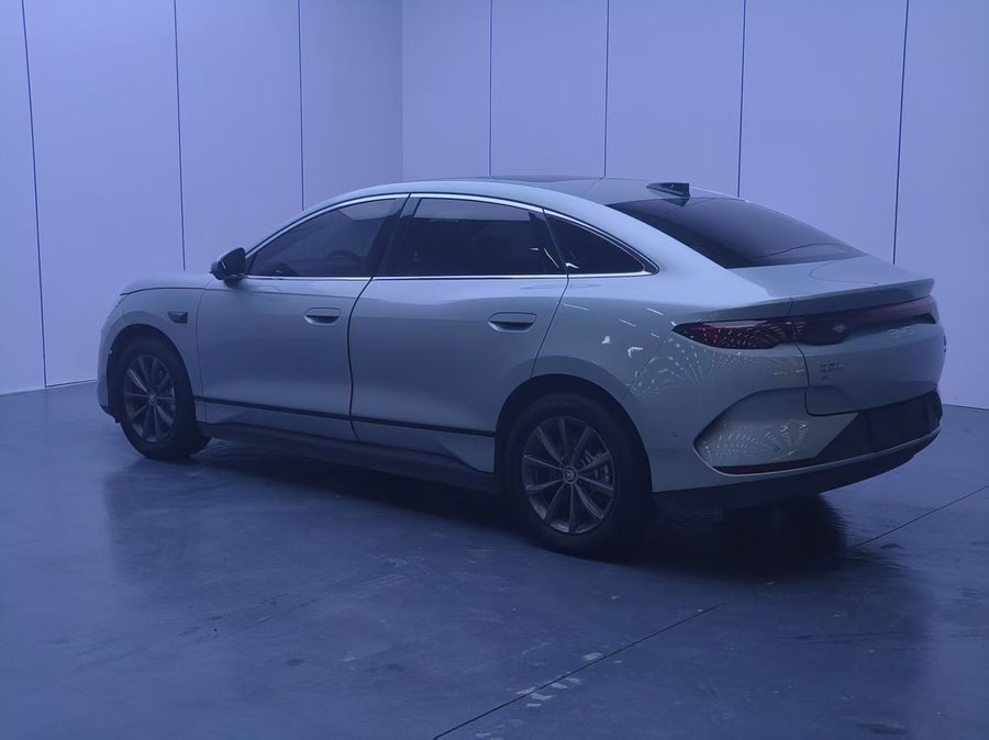 2025款 秦L EV 470KM领先型 多角度实拍