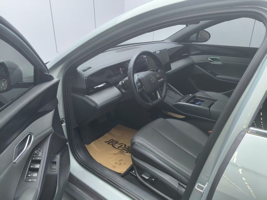 2025款 秦L EV 470KM领先型 多角度实拍