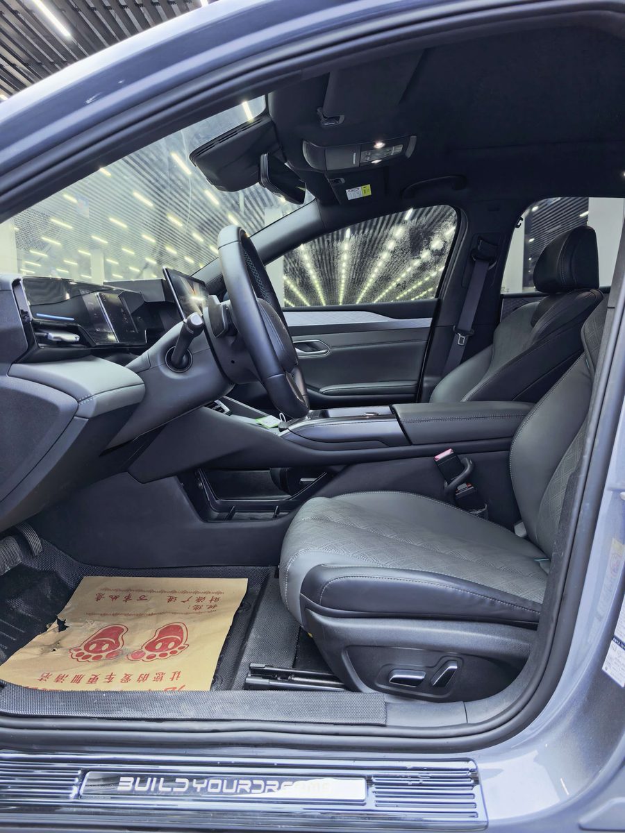 2025款 秦L EV 545卓越型 多角度实拍