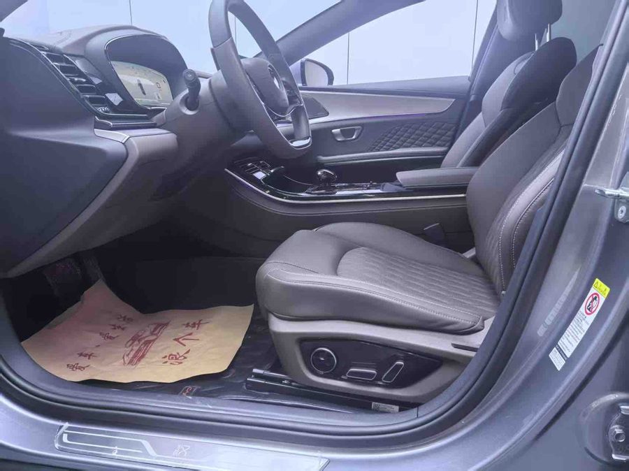 2023款 汉 EV 冠军版 605KM前驱尊贵型 多角度实拍