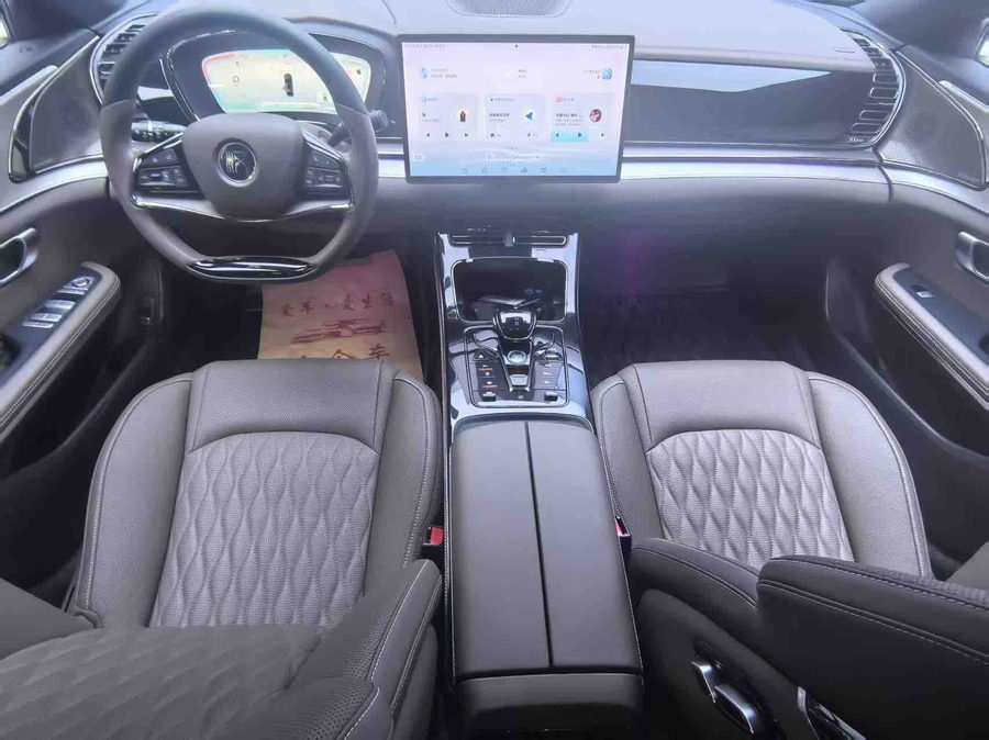 2023款 汉 EV 冠军版 605KM前驱尊贵型 多角度实拍