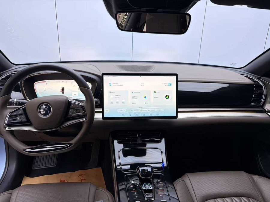 2023款 汉 EV 冠军版 605KM前驱尊贵型 多角度实拍