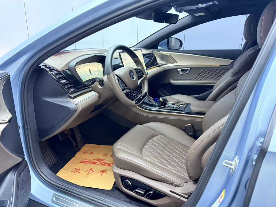 2023款 汉 EV 冠军版 605KM前驱尊贵型 多角度实拍