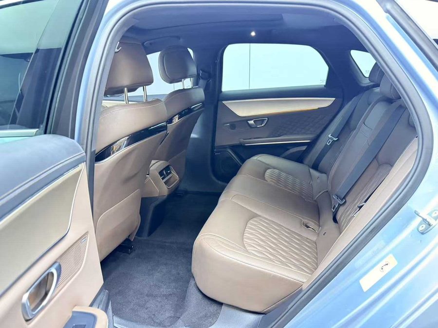 2023款 汉 EV 冠军版 605KM前驱尊贵型 多角度实拍