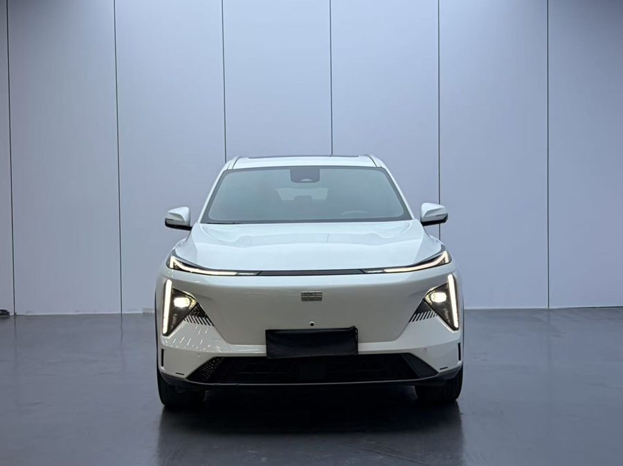 2024款 银河L7 1.5T 115km PLUS 龙腾版 多角度实拍