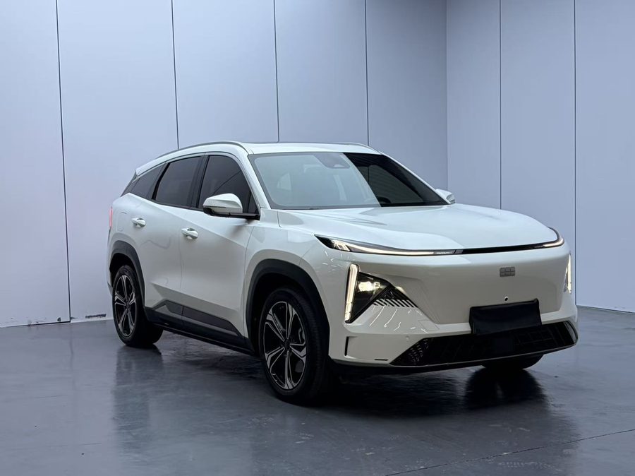 2024款 银河L7 1.5T 115km PLUS 龙腾版 多角度实拍