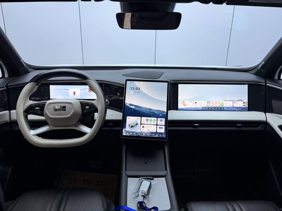 2024款 银河L7 1.5T 115km PLUS 龙腾版 多角度实拍