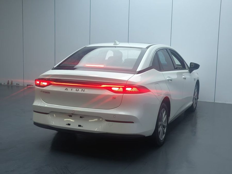 2023款 Aion S 魅 580 磷酸铁锂 多角度实拍