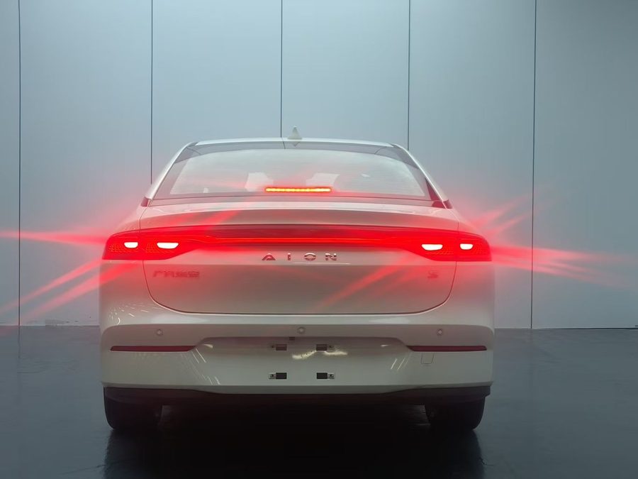 2023款 Aion S 魅 580 磷酸铁锂 多角度实拍