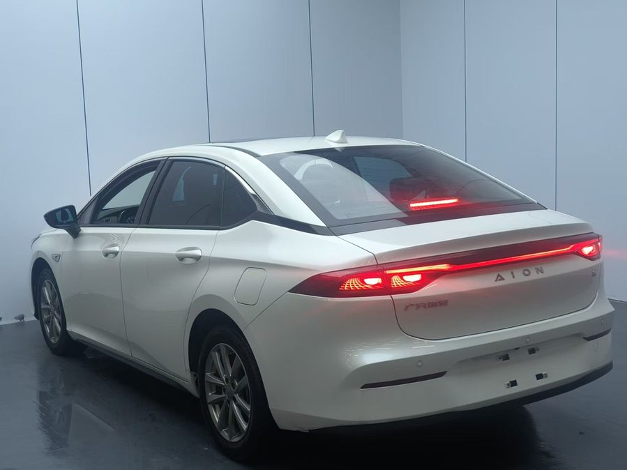 2023款 Aion S 魅 580 磷酸铁锂 多角度实拍