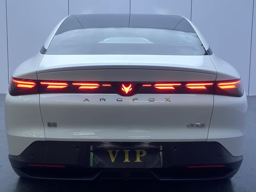 2025款 极狐S5 560PRO 185kW 多角度实拍