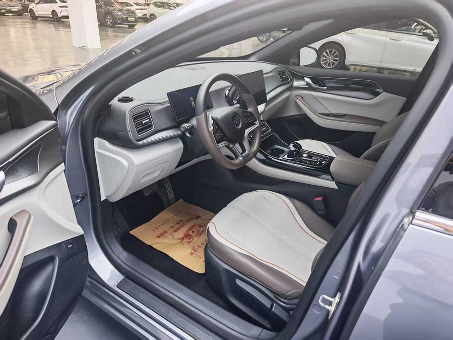 2024款 秦PLUS 荣耀版 EV 420KM领先型 多角度实拍