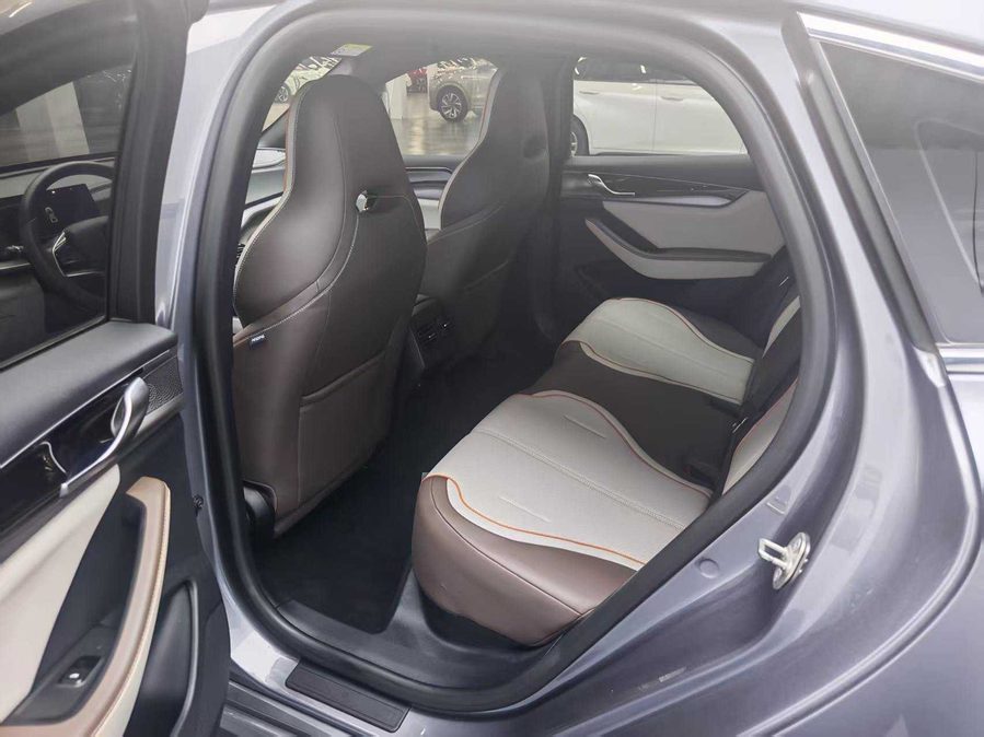 2024款 秦PLUS 荣耀版 EV 420KM领先型 多角度实拍
