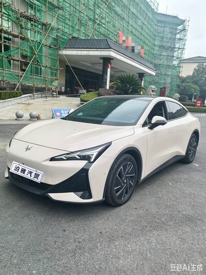ARCFOX极狐 2025款 极狐S5 560PRO 185kW
