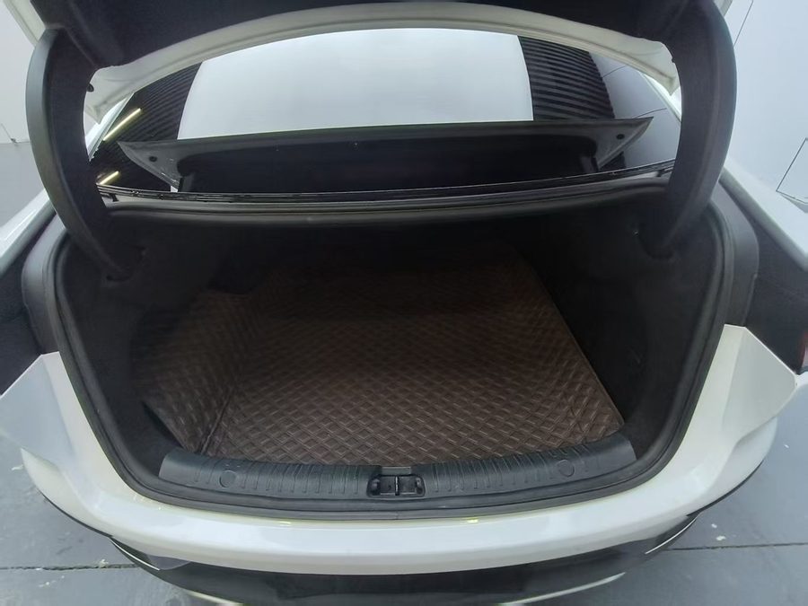 2022款 汉 EV 创世版 715KM前驱旗舰型 多角度实拍