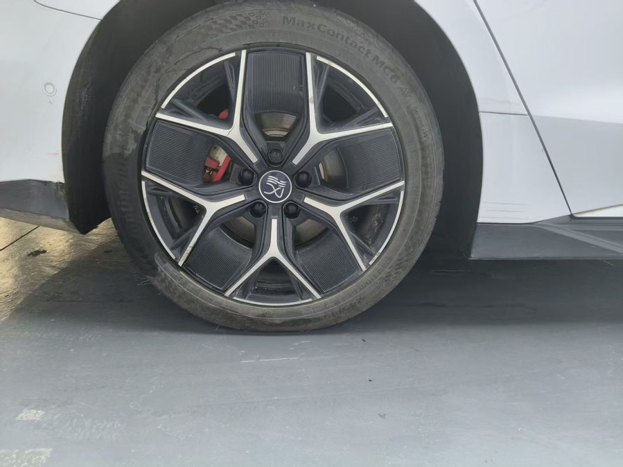 2022款 汉 EV 创世版 715KM前驱旗舰型 多角度实拍