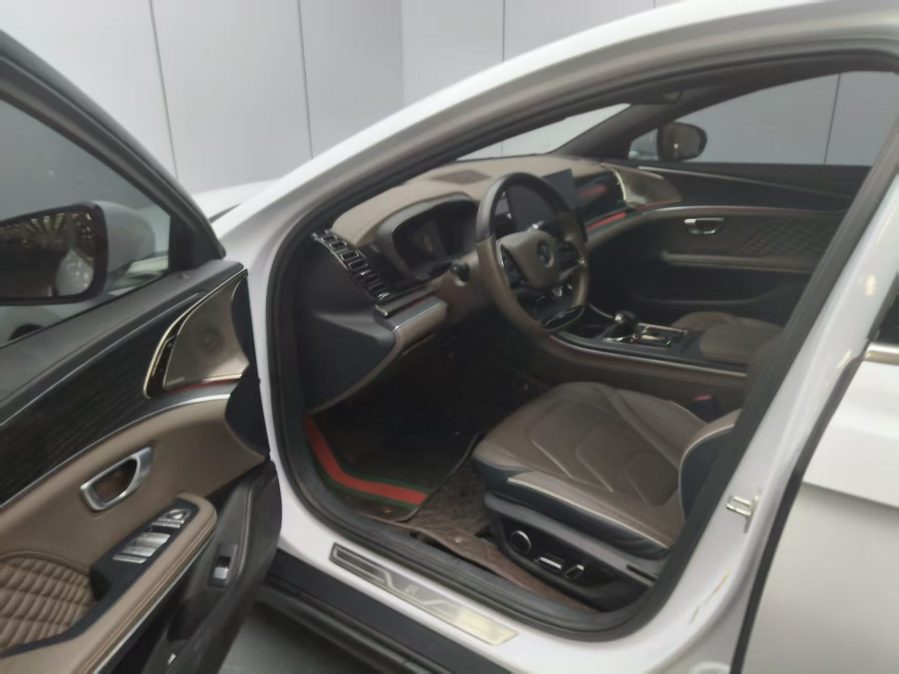 2022款 汉 EV 创世版 715KM前驱旗舰型 多角度实拍