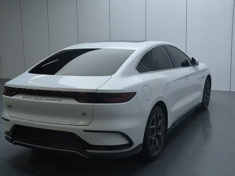 2022款 汉 EV 创世版 715KM前驱旗舰型 多角度实拍