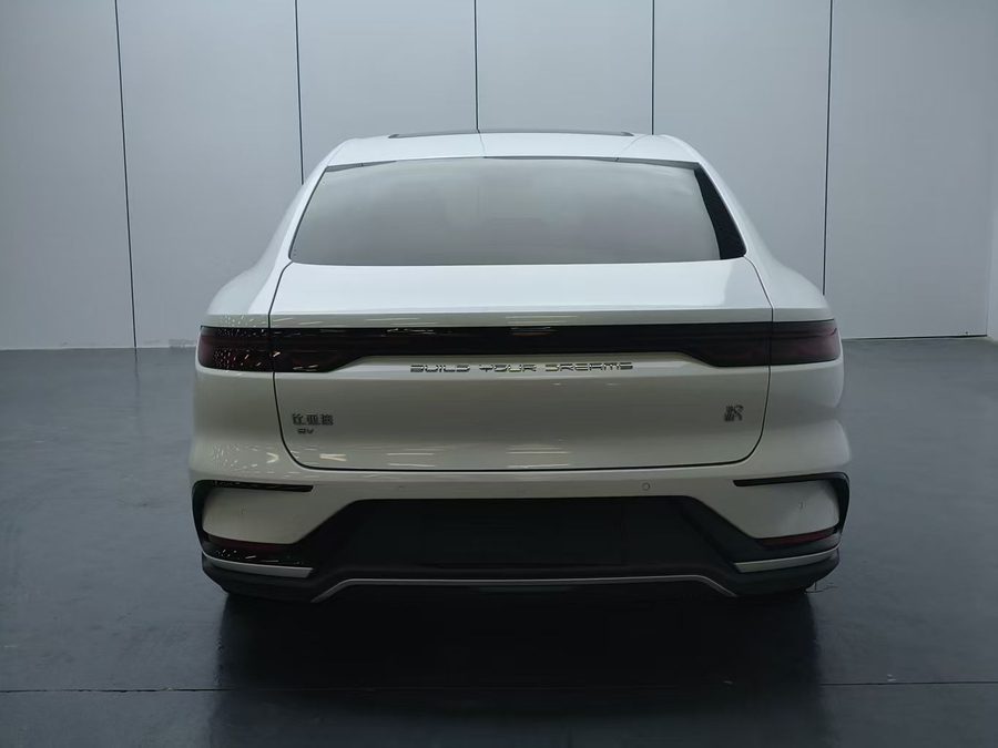 2022款 汉 EV 创世版 715KM前驱旗舰型 多角度实拍